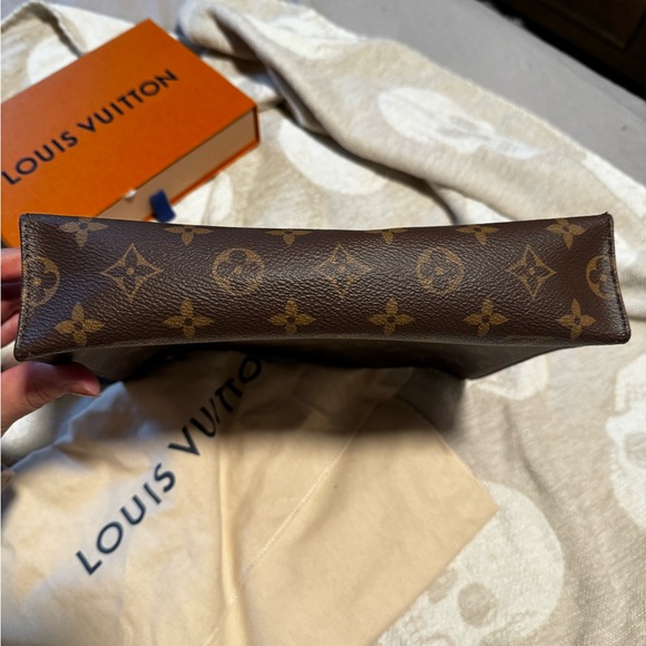 ๐ค DISCONTINUED Toiletry 26 Pouch ๐ค - Picture 7 of 14